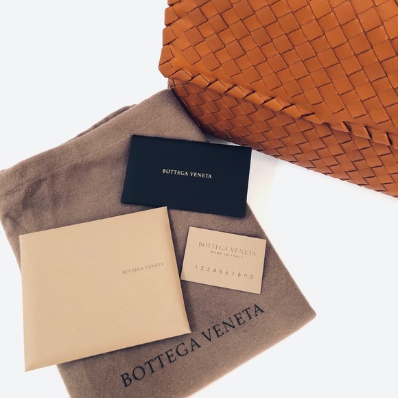 Bottega Veneta Small Olimpia Leather Shoulder Bag - Picture 5 of 11